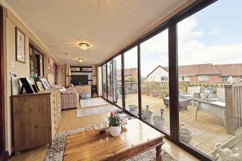 Battershall Close 9 - Sun Room 2.jpg