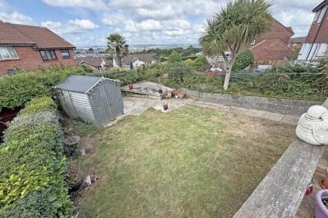 Battershall Close 9 - Garden 3.jpg