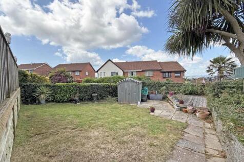 Battershall Close 9 - Garden 4.jpg