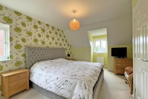 Renassiance Gardens 28 - Bed 1.jpg