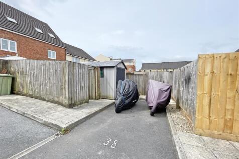 Renassiance Gardens 28 - Parking.jpg