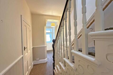 Florence Place 7 - Entrance Hall.jpg