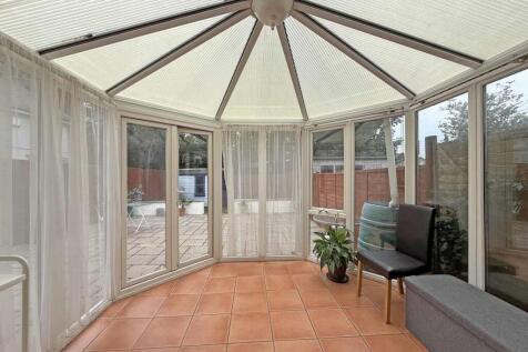 Cayley Way 39 - Conservatory.jpg