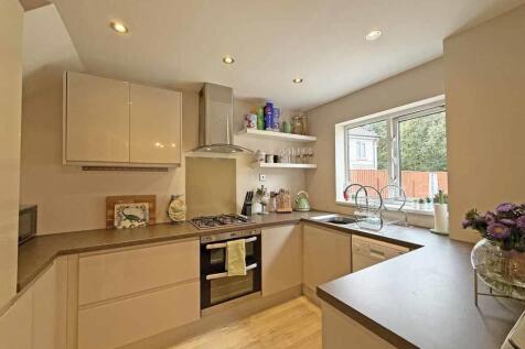 Cayley Way 39 - Kitchen.jpg