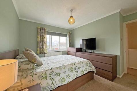 Cayley Way 39 - Bed 1 Shot 2.jpg