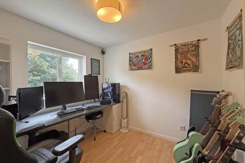 Cayley Way 39 - Bed 2.....jpg