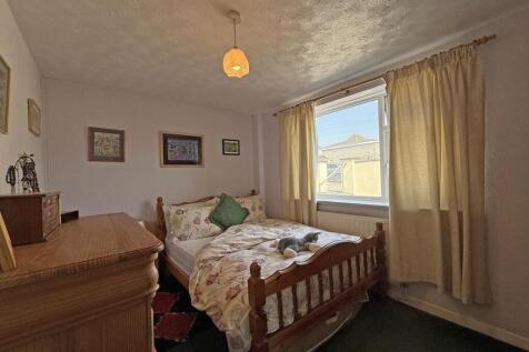 Woodland Terrace 10 Flat 3 - Bedroom.jpg