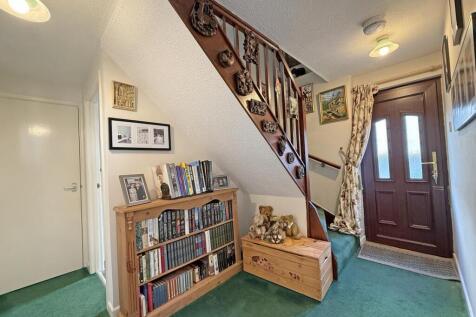 Woodland Terrace 10 Flat 3 - Hall.jpg