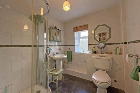 Woodland Terrace 10 Flat 3 - Bathroom.jpg