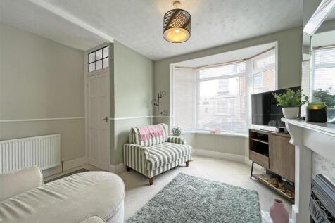 Victory Street 16 - Living Room.jpg