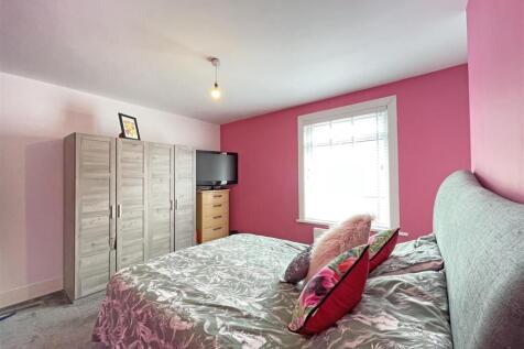 Victory Street 16 - Bedroom One Long.jpg