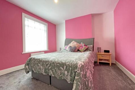 Victory Street 16 - Bedroom One.jpg