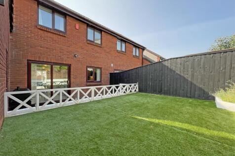 Redwing Drive 2 - Garden.jpg