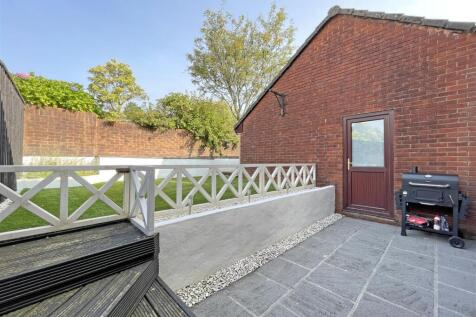 Redwing Drive 2 - Patio.jpg