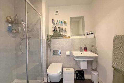 Dorado Street 7 - En Suite.jpg