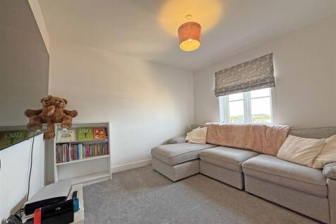 Dorado Street 7 - Bed 4.jpg