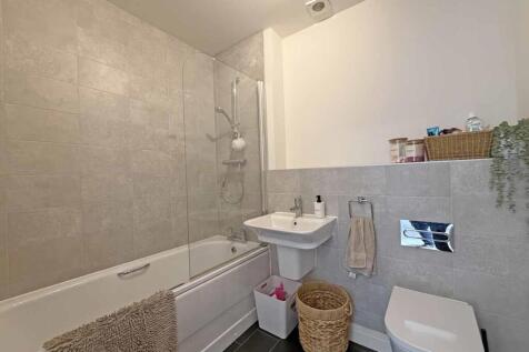 Dorado Street 7 - Family Bathroom.jpg