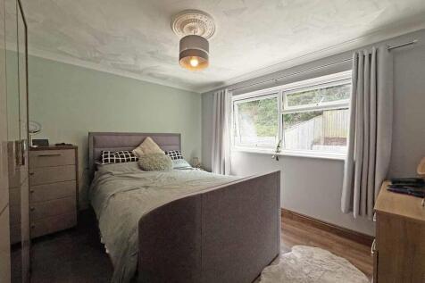 Humber Close 33 - Bed 1.jpg