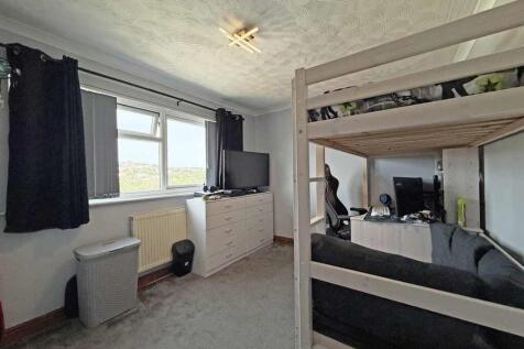 Humber Close 33 - Bed 2.jpg