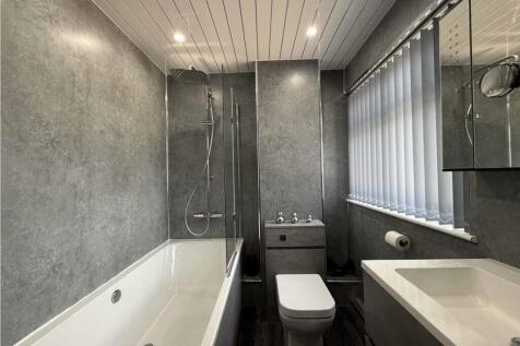 Humber Close 33 - Bathroom 1.jpg
