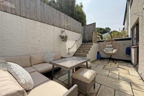 Humber Close 33 - Garden 2.jpg