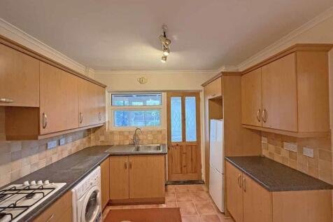 Carradale Road 18 - Kitchen 3.jpg