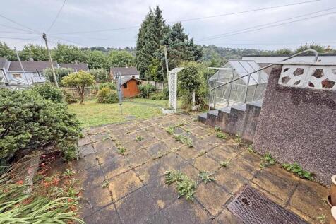 Carradale Road 18 - Garden 1.jpg