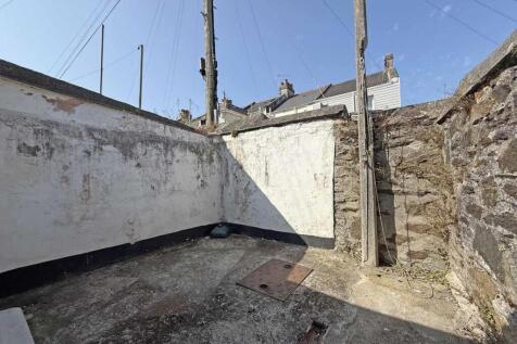 Renown Street 2 - Courtyard.jpg
