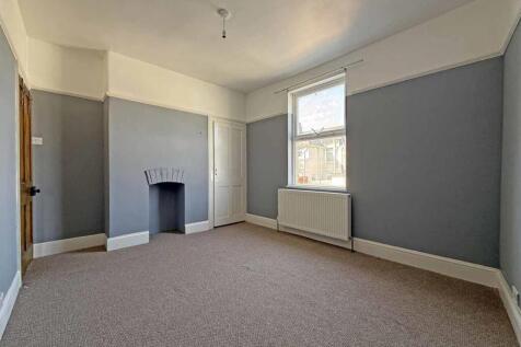 Renown Street 2 - Bed 1.jpg