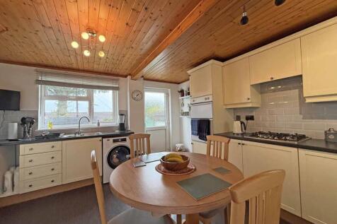 Selkirk Place 23 - Kitchen 2.jpg