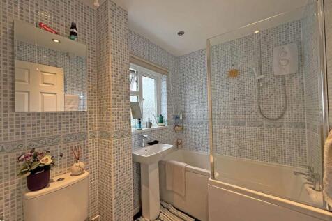 Selkirk Place 23 - Bathroom.jpg