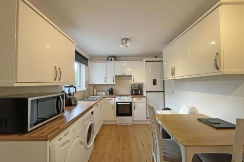 Findon Gardens 20 - Kitchen.jpg