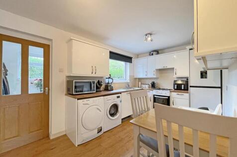 Findon Gardens 20 - Kitchen Side.jpg