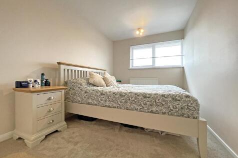 Findon Gardens 20 - Bedroom One.jpg