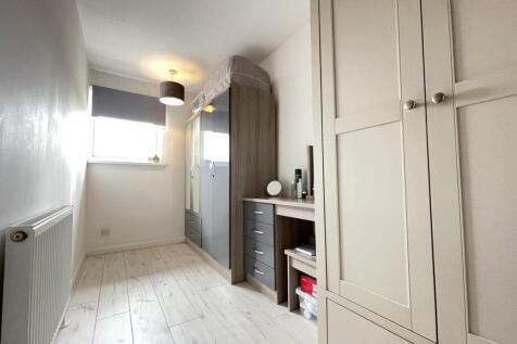 Findon Gardens 20 - Bedroom Three.jpg
