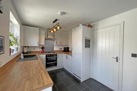 Haycroft Mews 21 - Kitchen.jpg