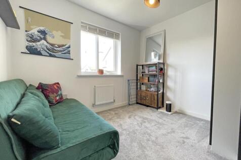 Haycroft Mews 21 - Bedroom Two.jpg