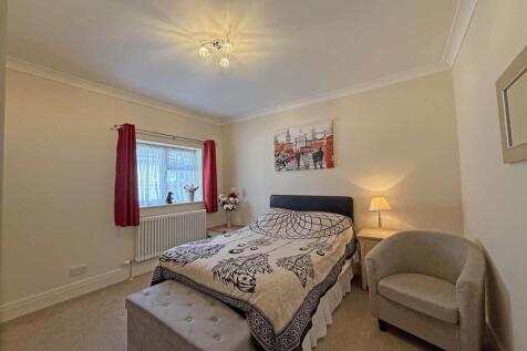 Old Woodlands Road 25 - Bed 1.jpg