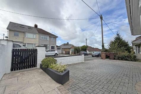 Old Woodlands Road 25 - Front Garden.jpg