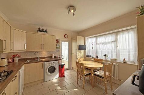 Old Woodlands Road 25 - Kitchen Dining Room 2.jpg