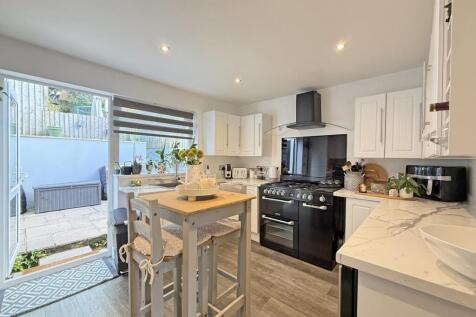 Stentaway Road 7 - Kitchen.jpg