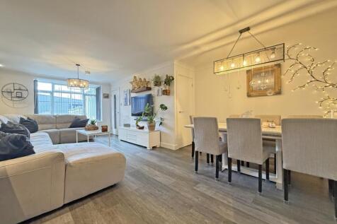 Stentaway Road 7 - Dining Area.jpg