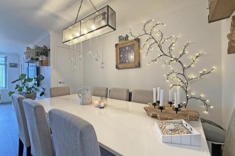 Stentaway Road 7 - Dining.jpg