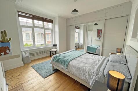 Durban Road 22 - Bed 1.jpg
