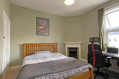 Durban Road 22 - Bed 2.jpg