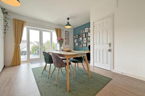 Coscombe Circus 25 - Dining Area.jpg
