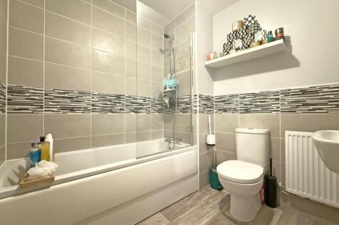 Coscombe Circus 25 - Jack and Jill Bathroom.jpg