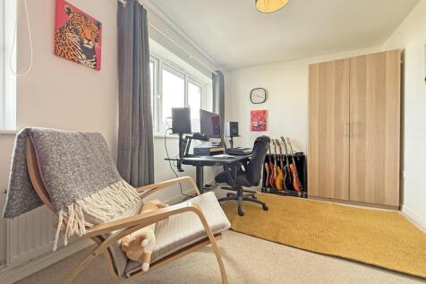 Coscombe Circus 25 - Bedroom Three.jpg