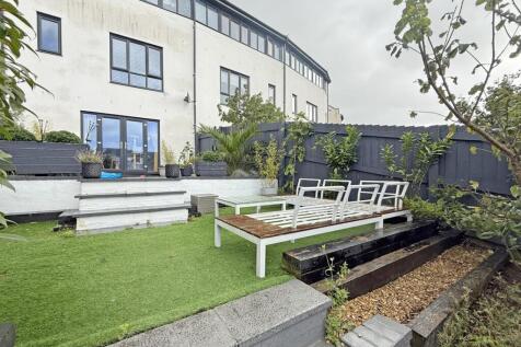 Coscombe Circus 25 - Garden.jpg