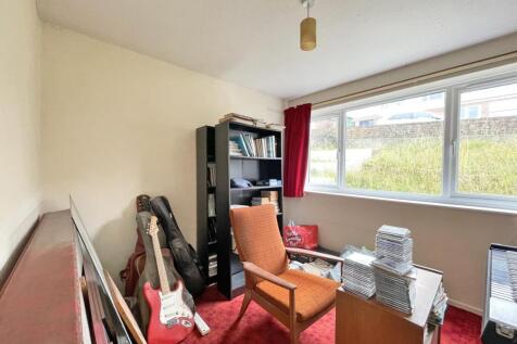Erlstoke Close 37 - Study Bed 4.jpg